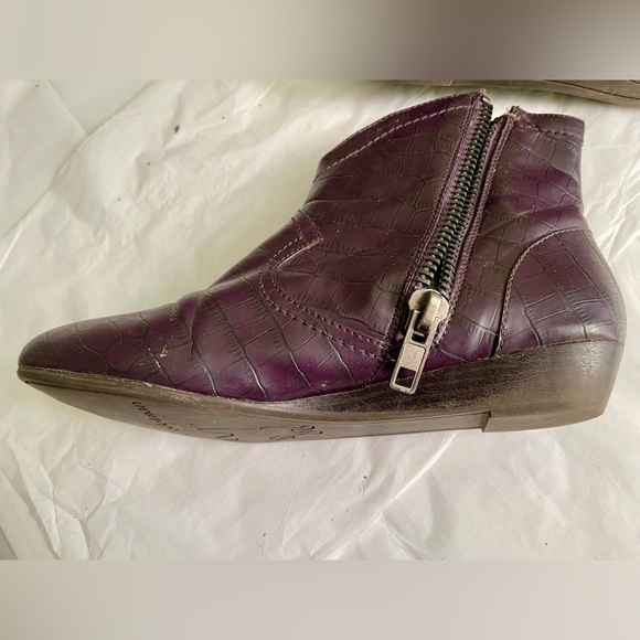 Libby Edelman Purple Croc-Embossed Ankle Boots - Picture 7 of 7